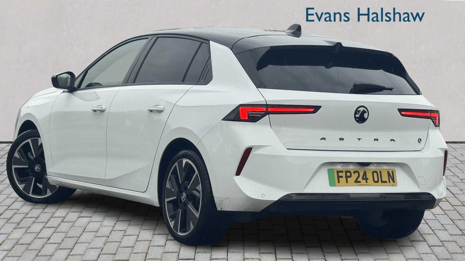 Used Vauxhall Astra for sale - 77862622: Photo 2