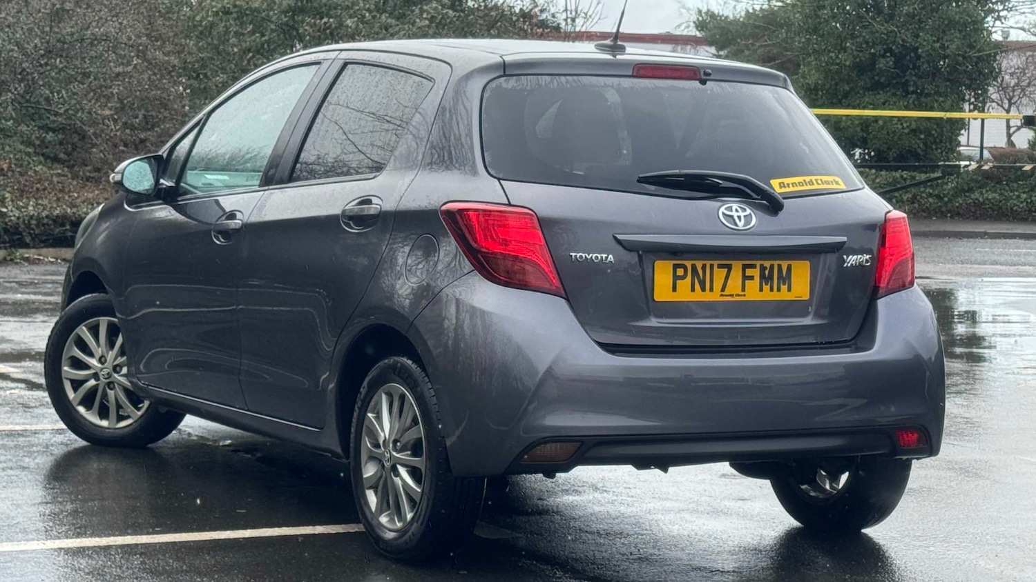 Used Toyota Yaris 2017 for sale - 77913832: Photo 2