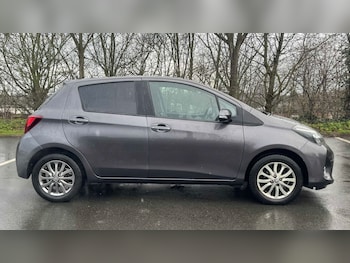 Used Toyota Yaris 2017 for sale - 77913832: Photo