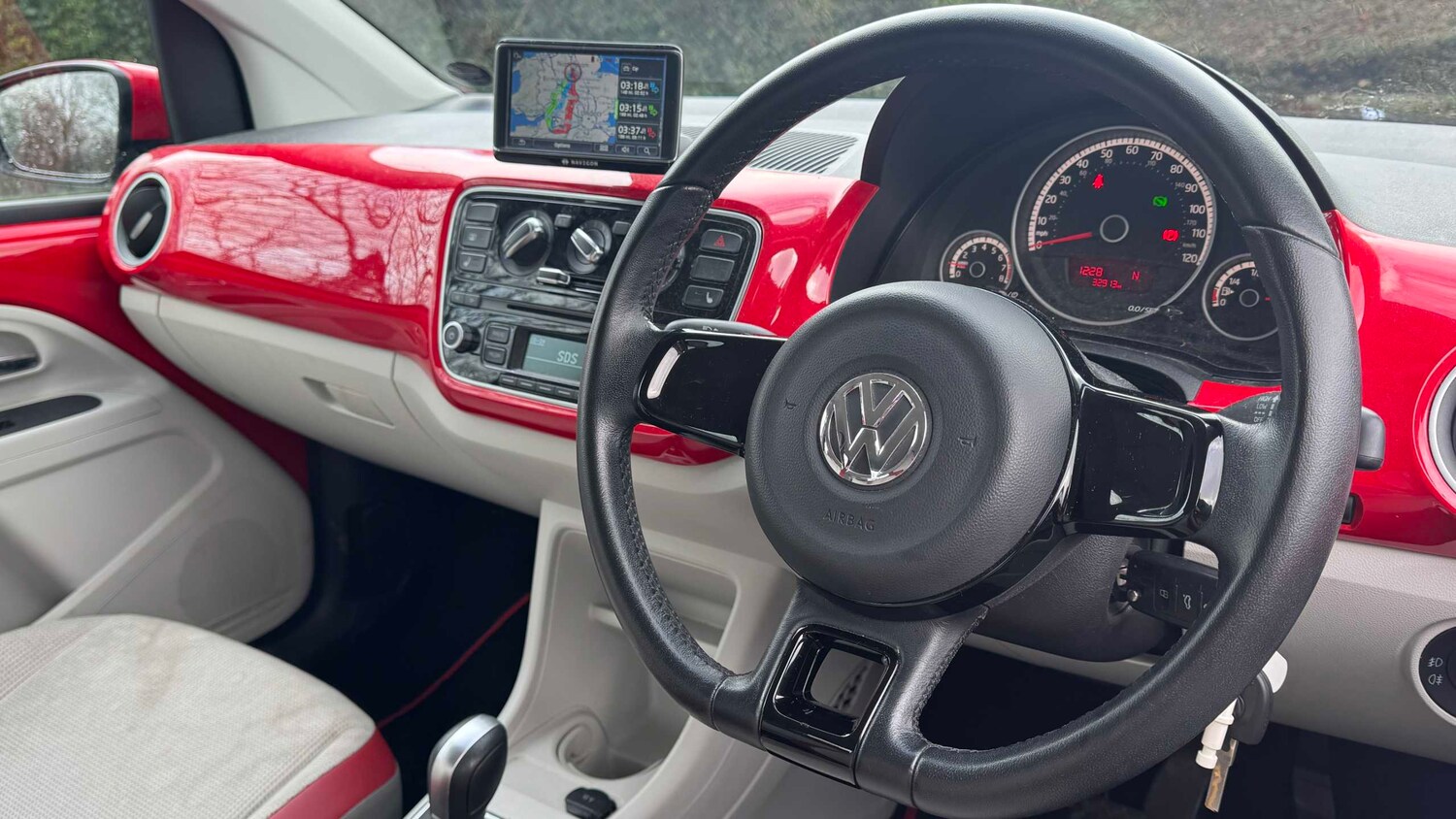 Used Volkswagen up! 2013 for sale - 77858178: Photo 6