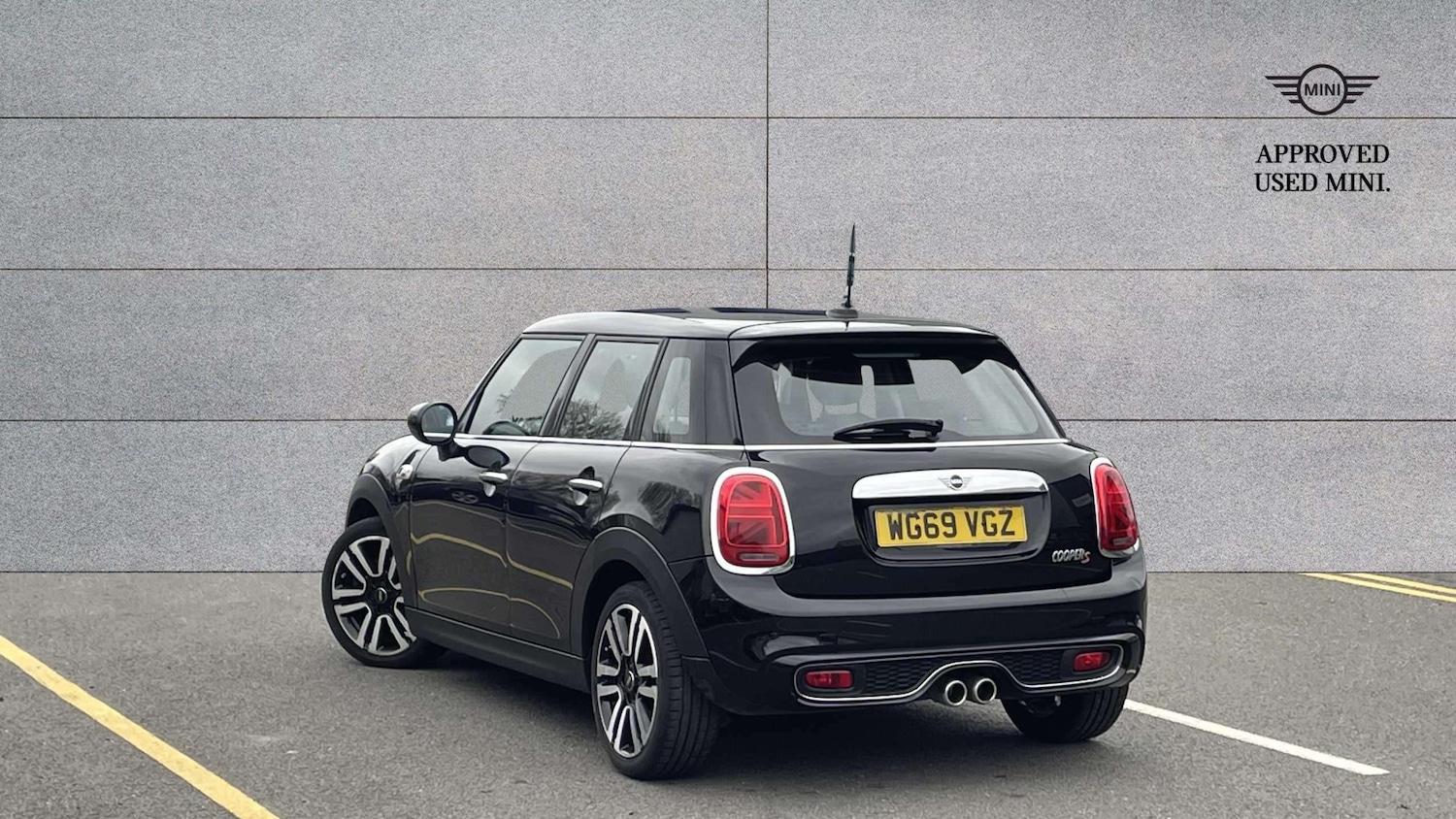 Used MINI Hatch 2019 for sale - 77943180: Photo 2