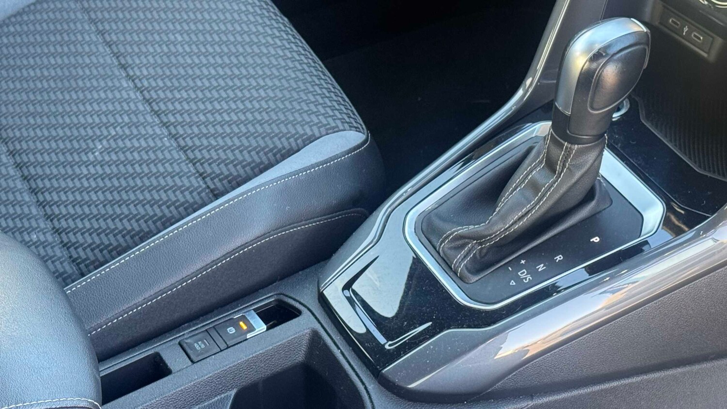 Used Volkswagen T-Roc for sale - 77860561: Photo 14