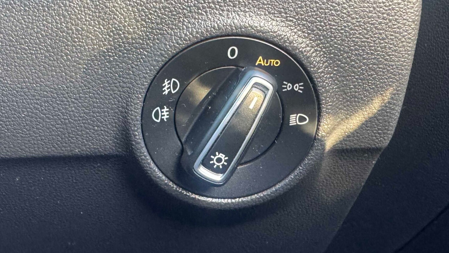 Used Volkswagen T-Roc for sale - 77860561: Photo 17