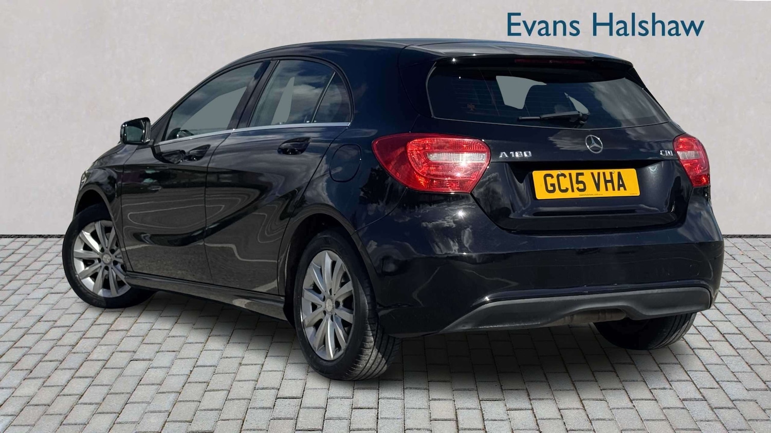 Used Mercedes-Benz A-Class 2015 for sale - 77894392: Photo 2