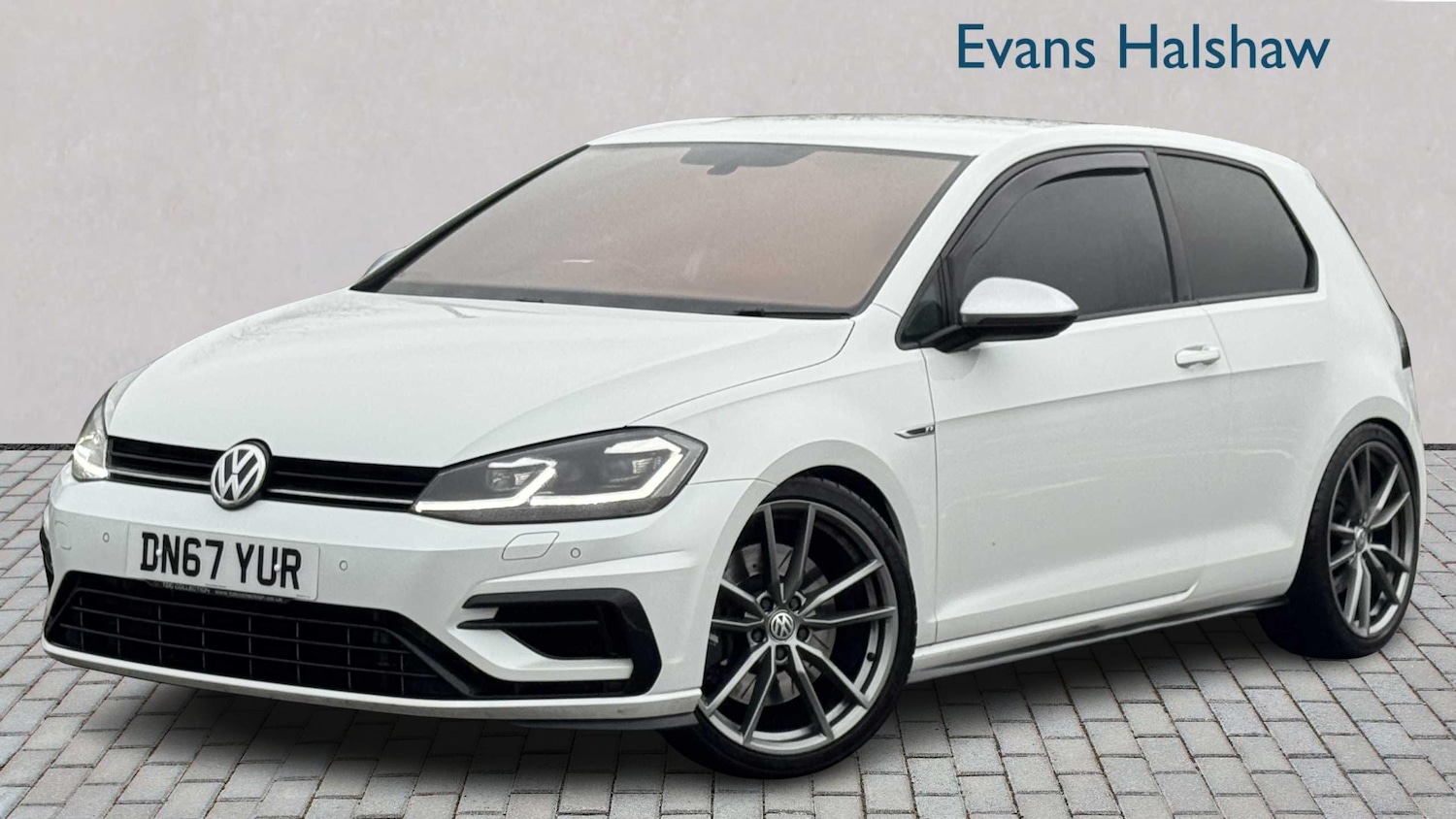 Used Volkswagen Golf 2017 for sale - 77857876: Photo 4