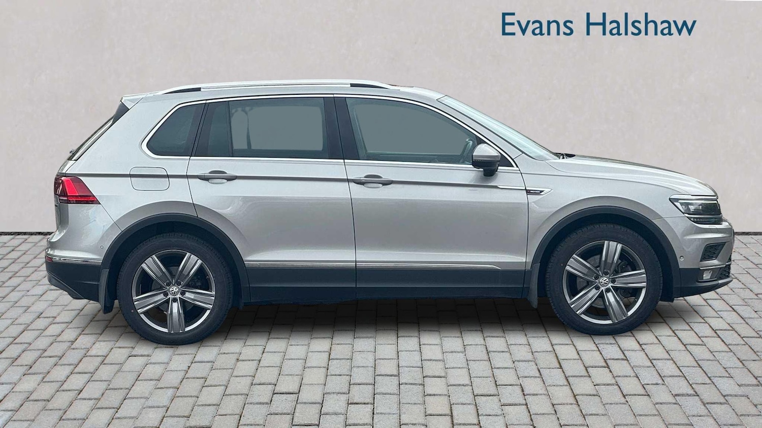 Used Volkswagen Tiguan for sale - 77859334: Photo 3
