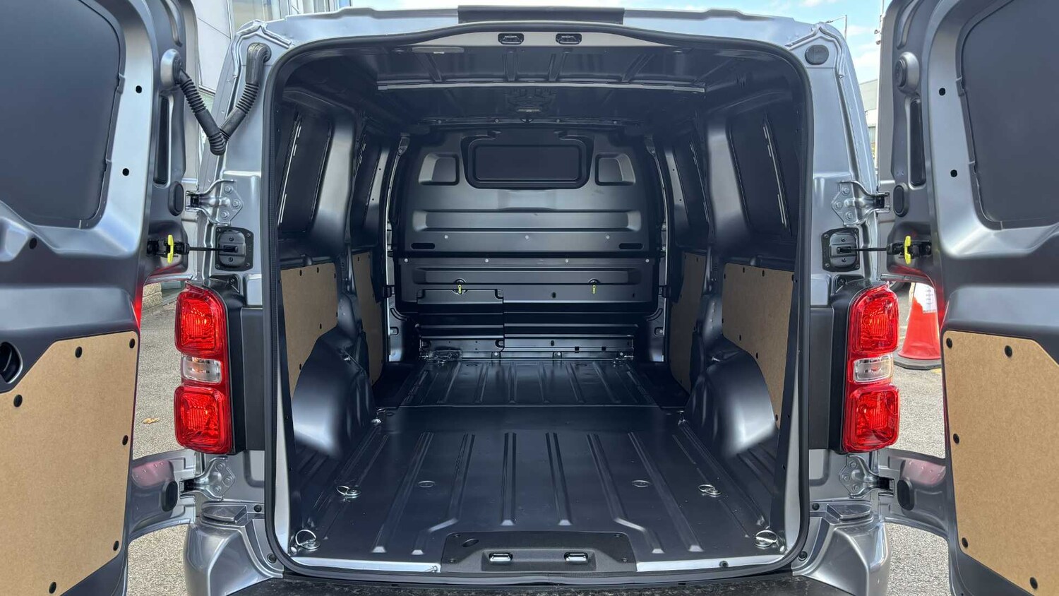 Used Vauxhall Vivaro 2024 for sale - 77861138: Photo 15