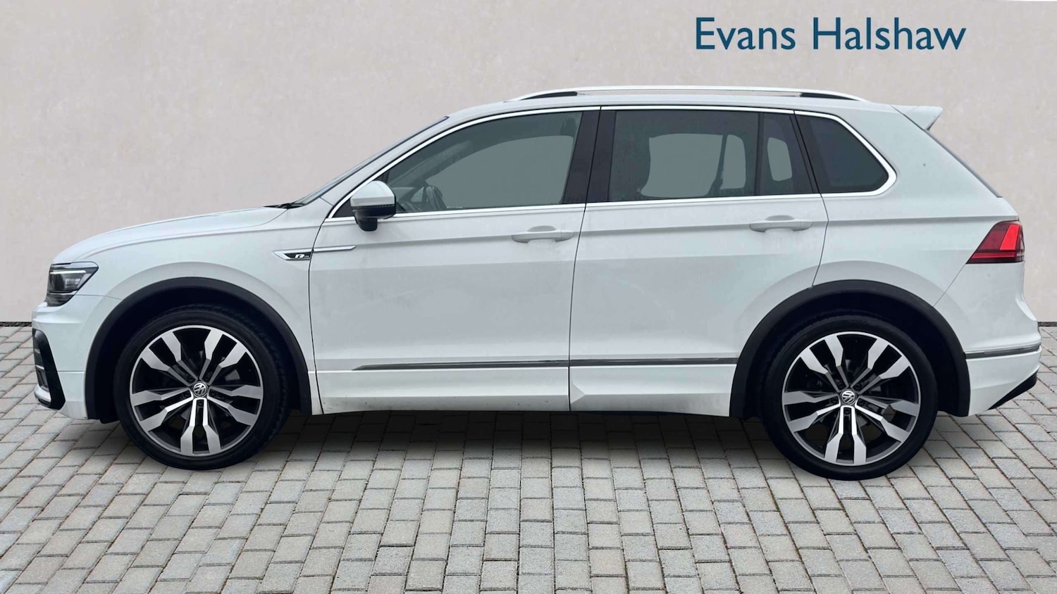 Used Volkswagen Tiguan for sale - 77859329: Photo 4