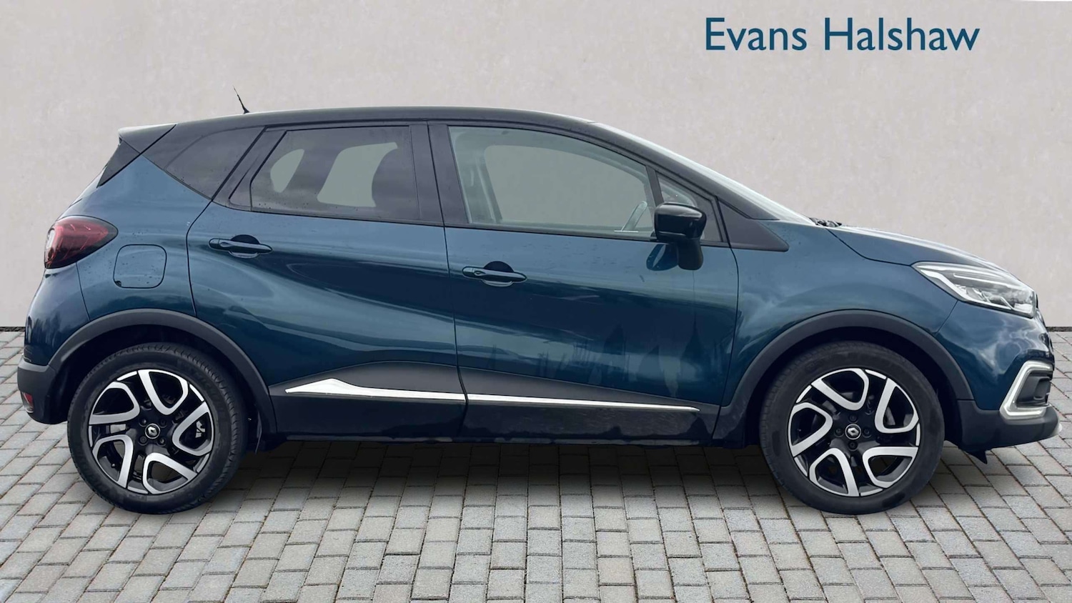 Used Renault Captur for sale - 78052347: Photo 3