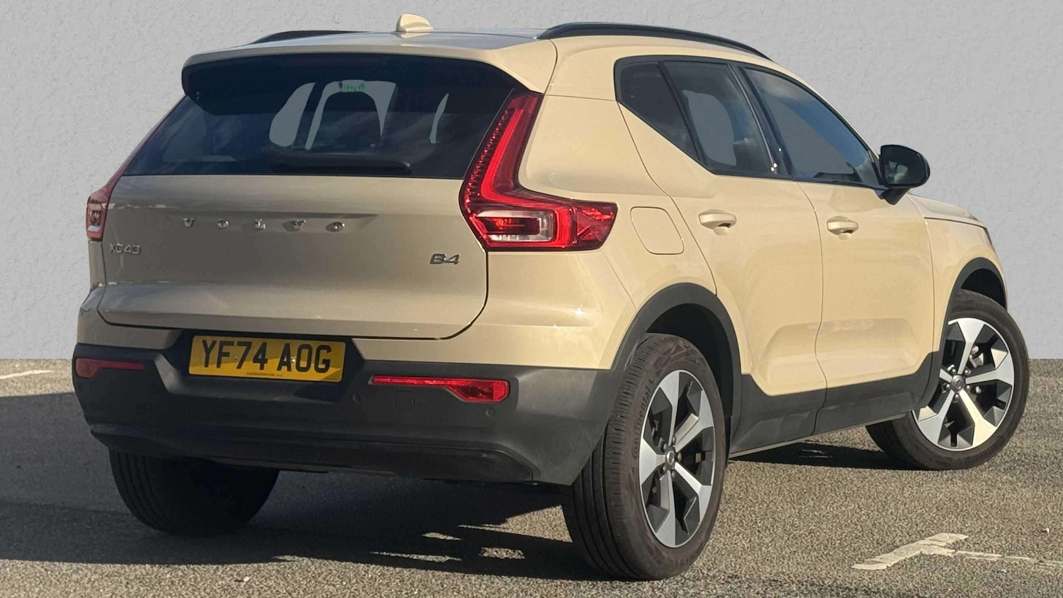 Used Volvo XC40 2024 for sale - 78129596: Photo 2