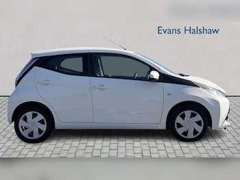 Used Toyota AYGO 2015 for sale - 79391024: Photo