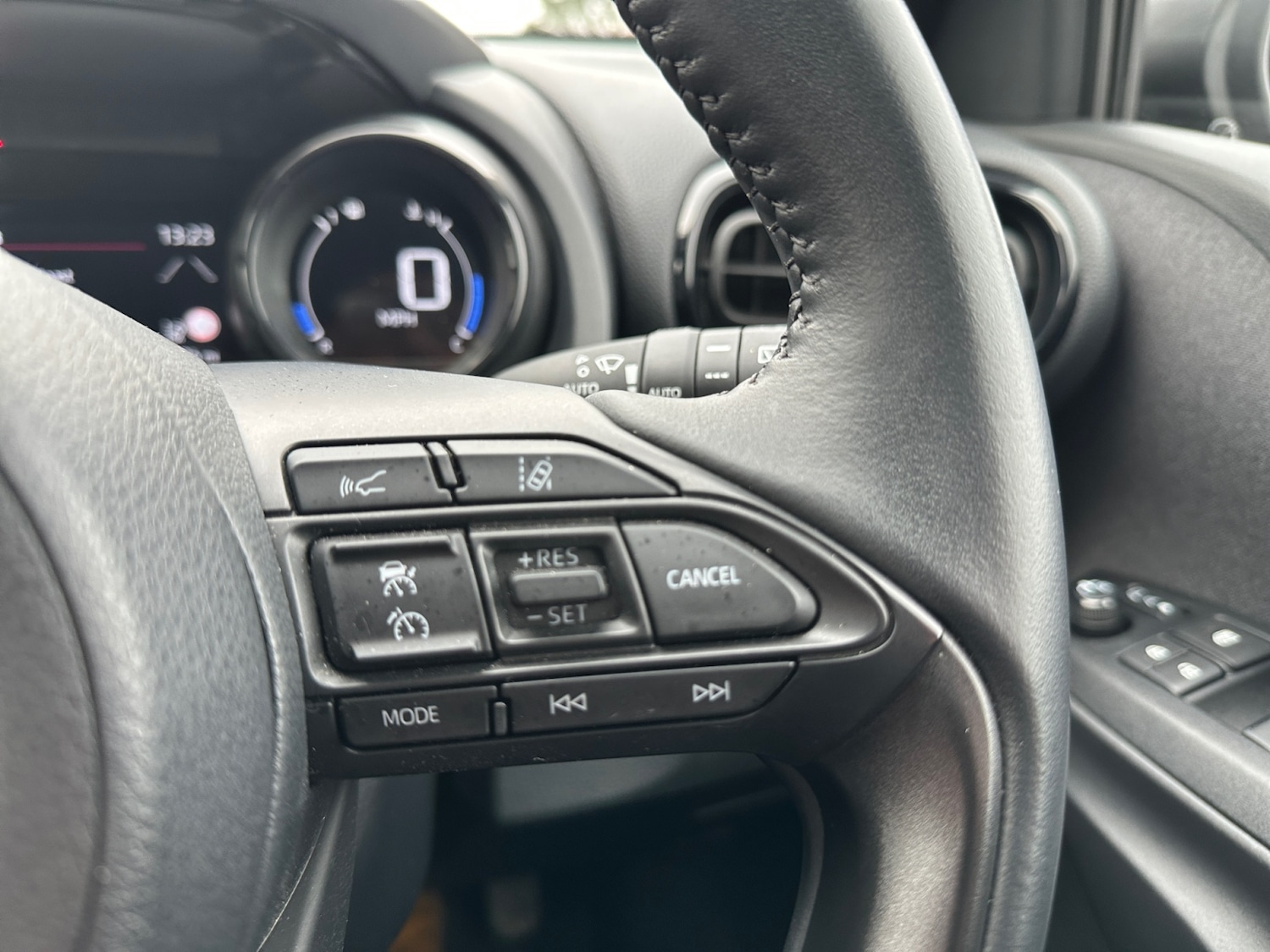 Used Mazda Mazda2 HYBRID 2023 for sale - 77326369: Photo 26