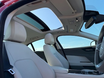 Used Jaguar XE 2018 for sale - 79311906: Photo