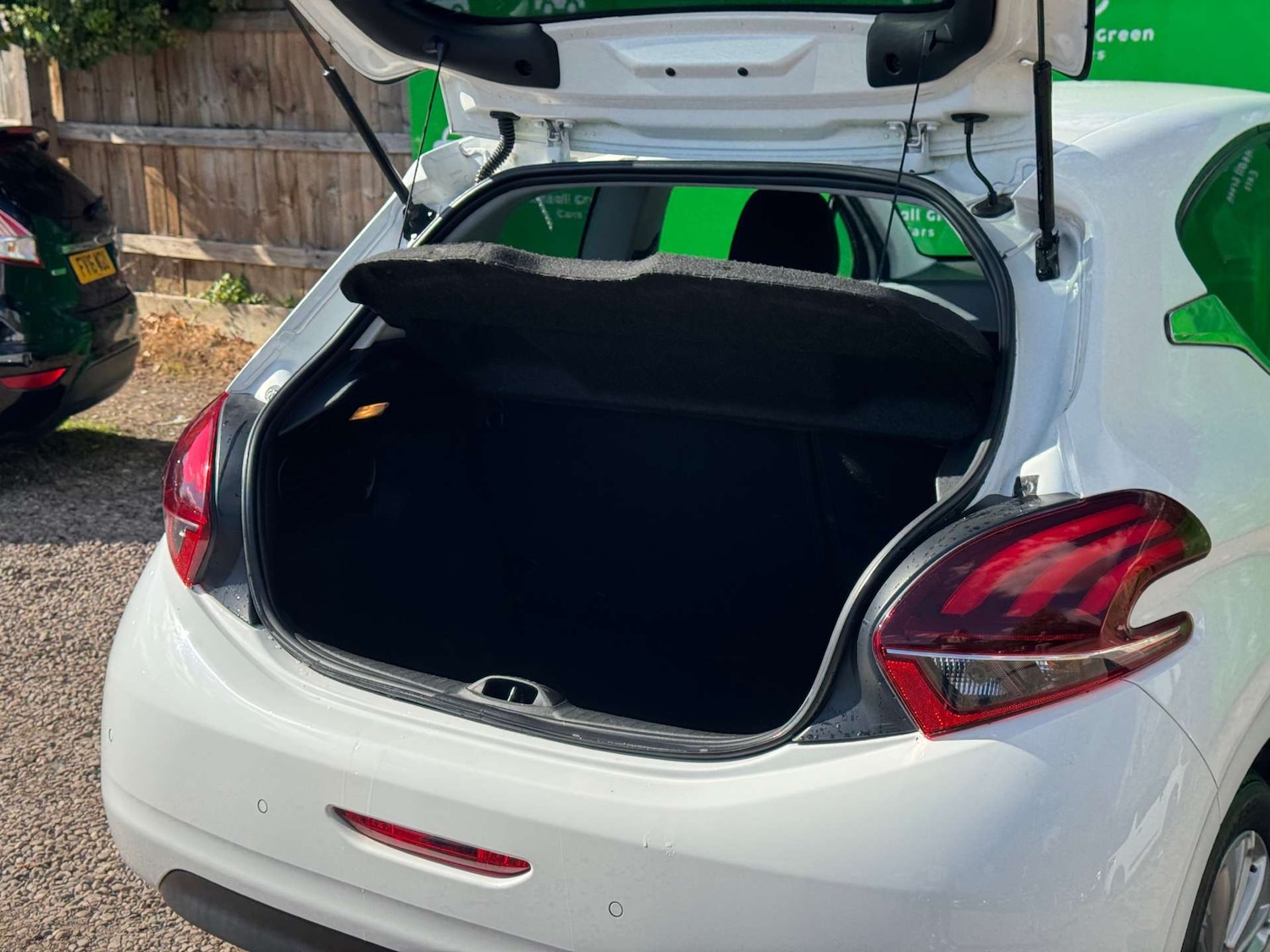 Used Peugeot 208 2016 for sale - 75933679: Photo 19