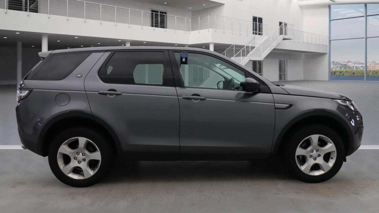 Used Land Rover Discovery Sport 2017 for sale - 76148247: Photo 5
