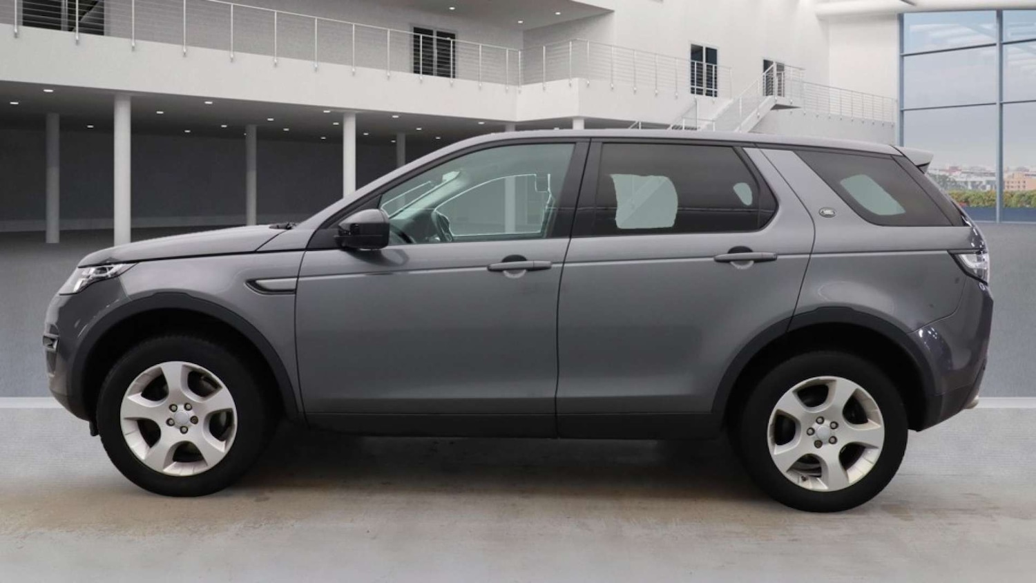 Used Land Rover Discovery Sport 2017 for sale - 76148247: Photo 6