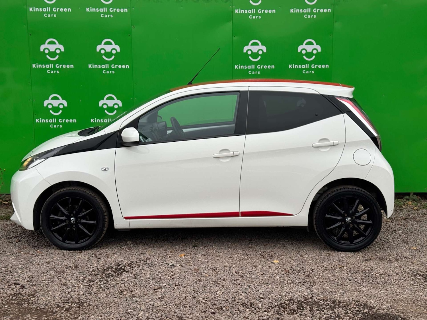 Used Toyota AYGO 2017 for sale - 76274227: Photo 10