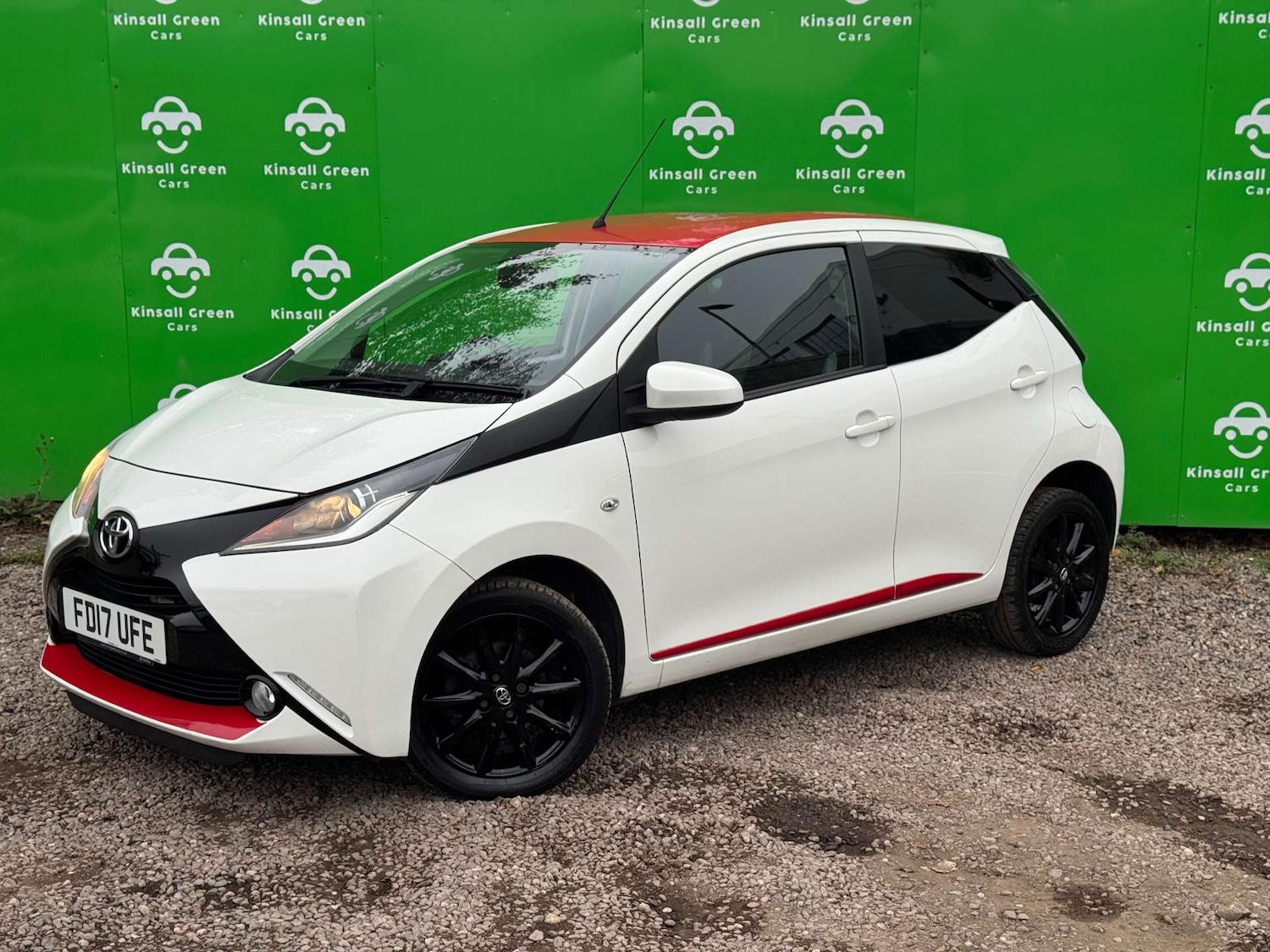 Used Toyota AYGO 2017 for sale - 76274227: Photo 2