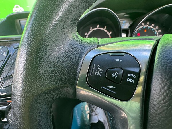 Used Ford Fiesta 2015 for sale - 76082873: Photo 32
