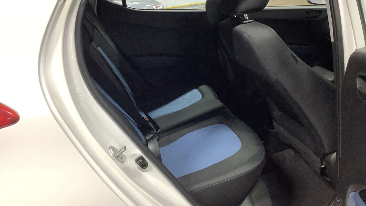 Used Hyundai i10 2015 for sale - 76853614: Photo 8