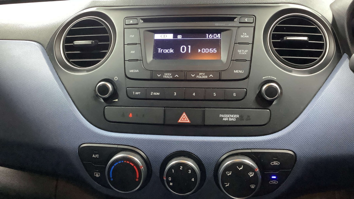 Used Hyundai i10 2015 for sale - 76853614: Photo 9