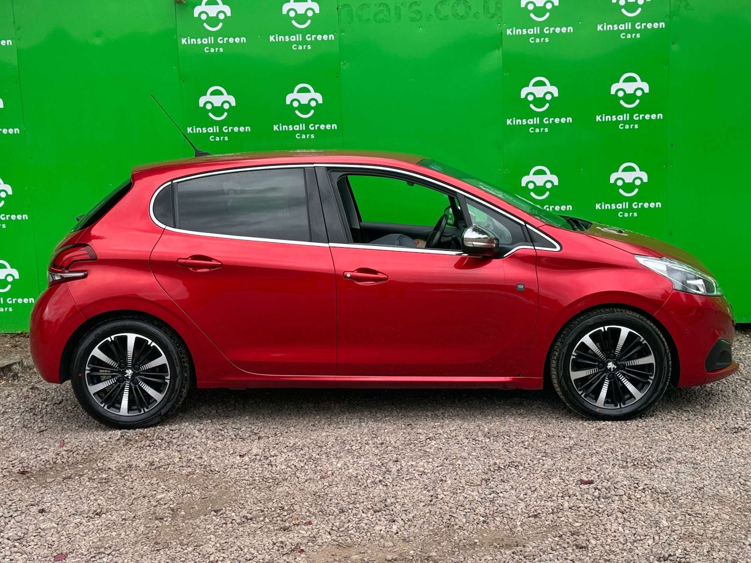 Used Peugeot 208 2018 for sale - 76601908: Photo 16