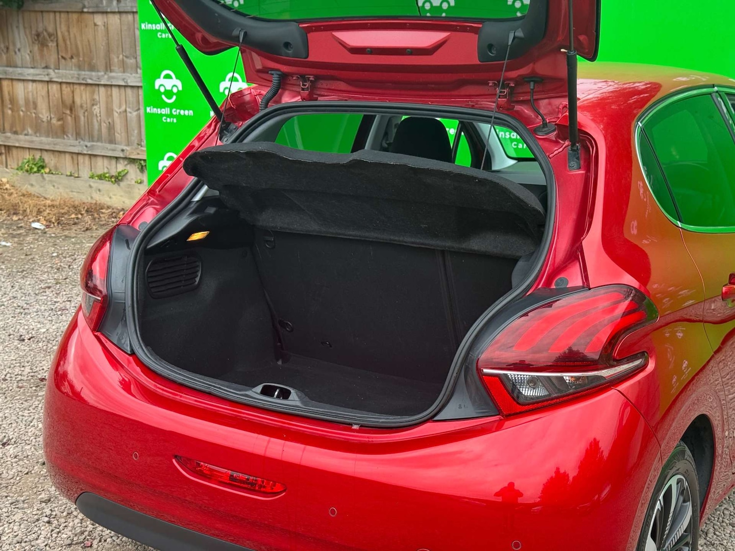 Used Peugeot 208 2018 for sale - 76601908: Photo 19