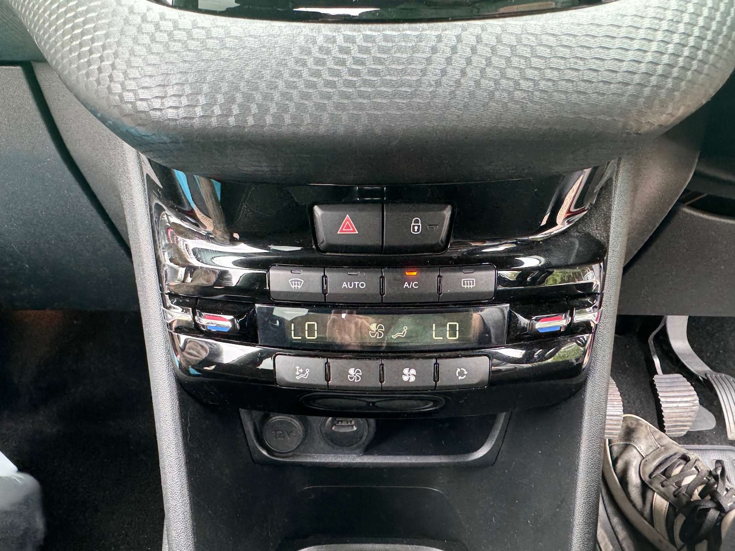 Used Peugeot 208 2018 for sale - 76601908: Photo 44