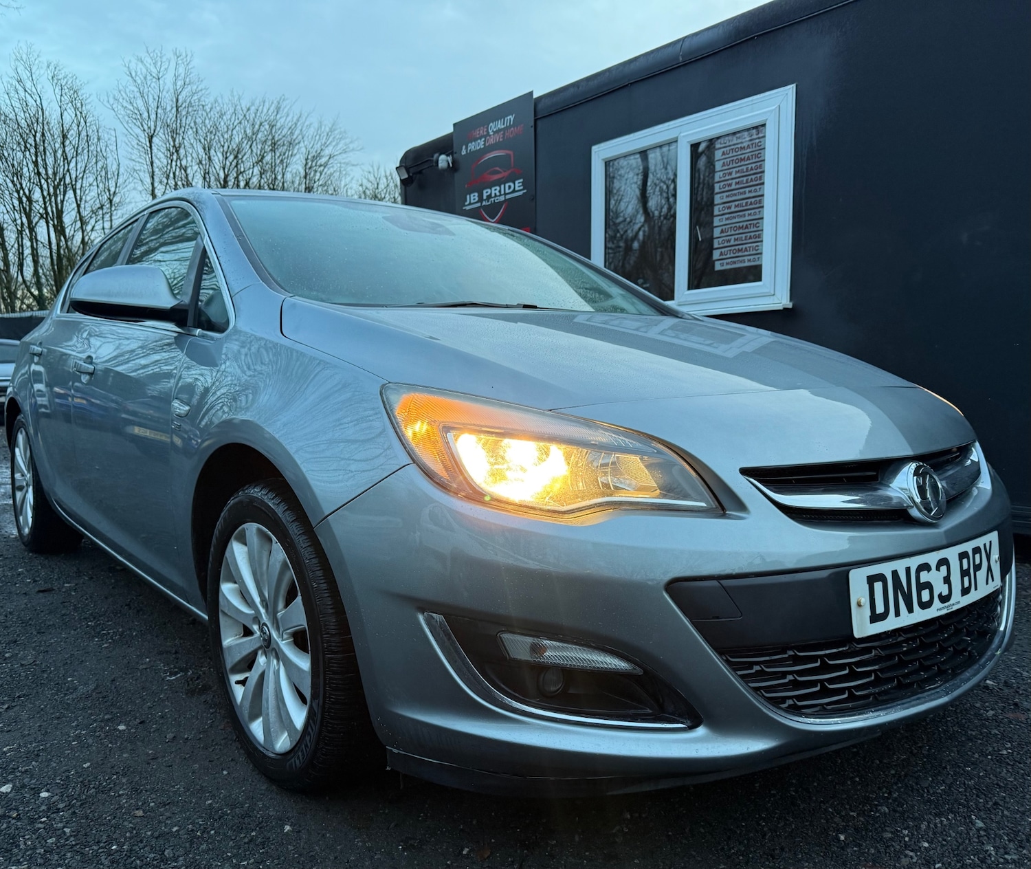 Used Vauxhall Astra 2013 for sale - 76807334: Photo 3