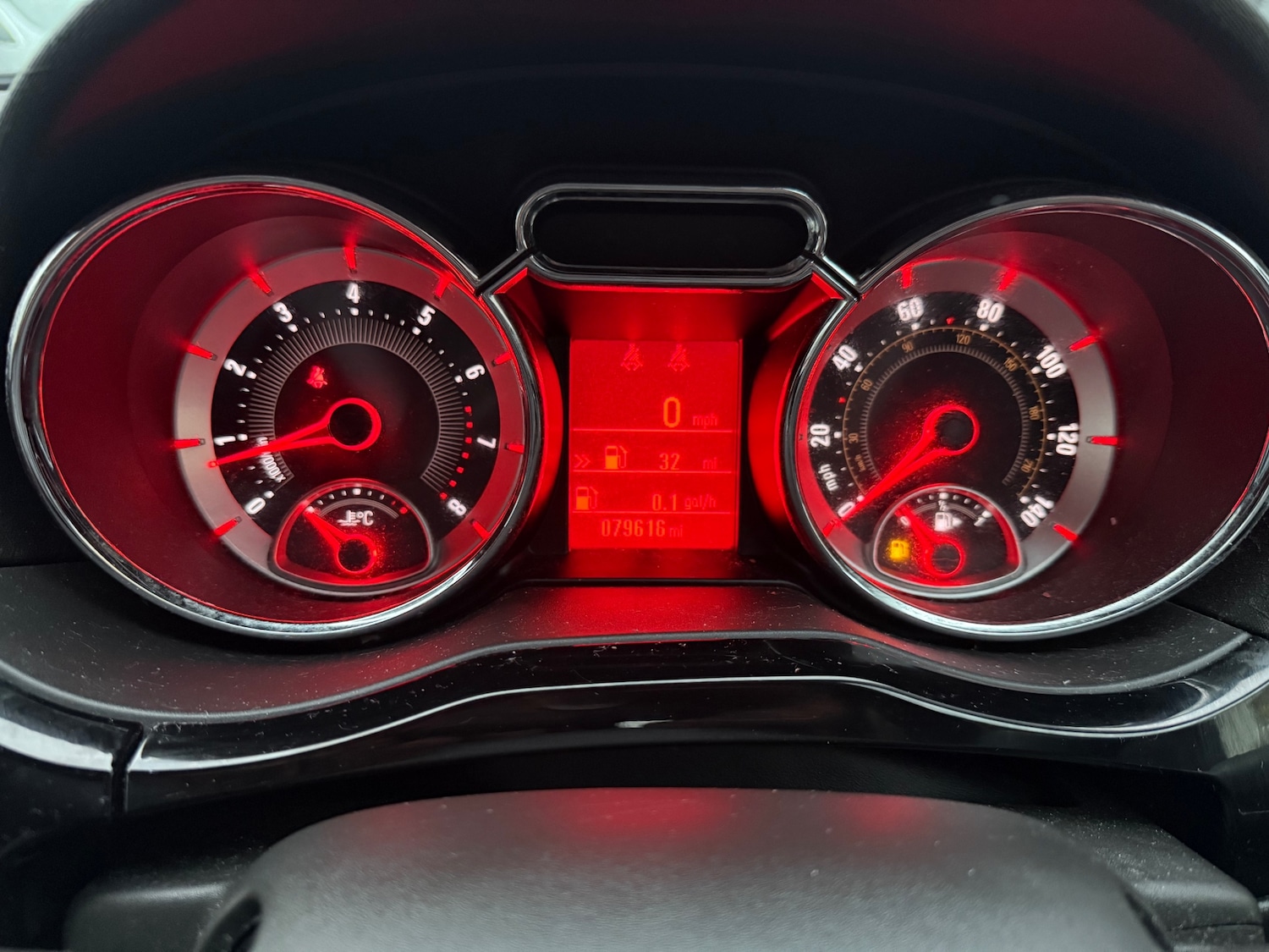 Used Vauxhall ADAM 2015 for sale - 76834984: Photo 24