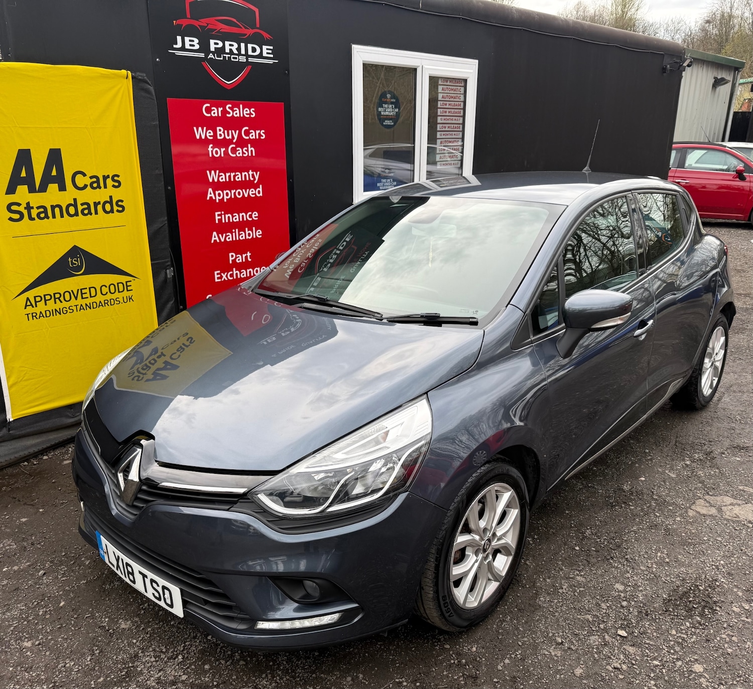 Used Renault Clio 2018 for sale - 78125372: Photo 2