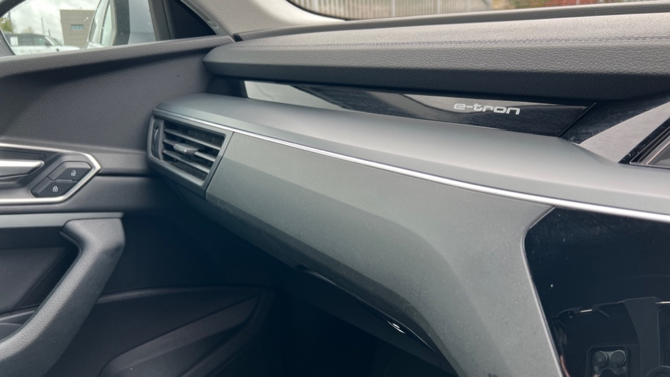 Used Audi e-tron 2020 for sale - 76375489: Photo 39