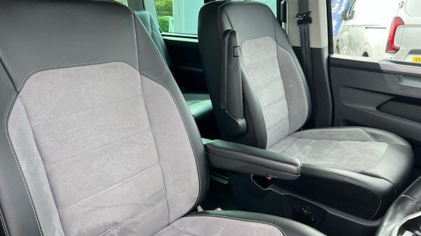 Used Volkswagen Caravelle 2020 for sale - 75641259: Photo 40