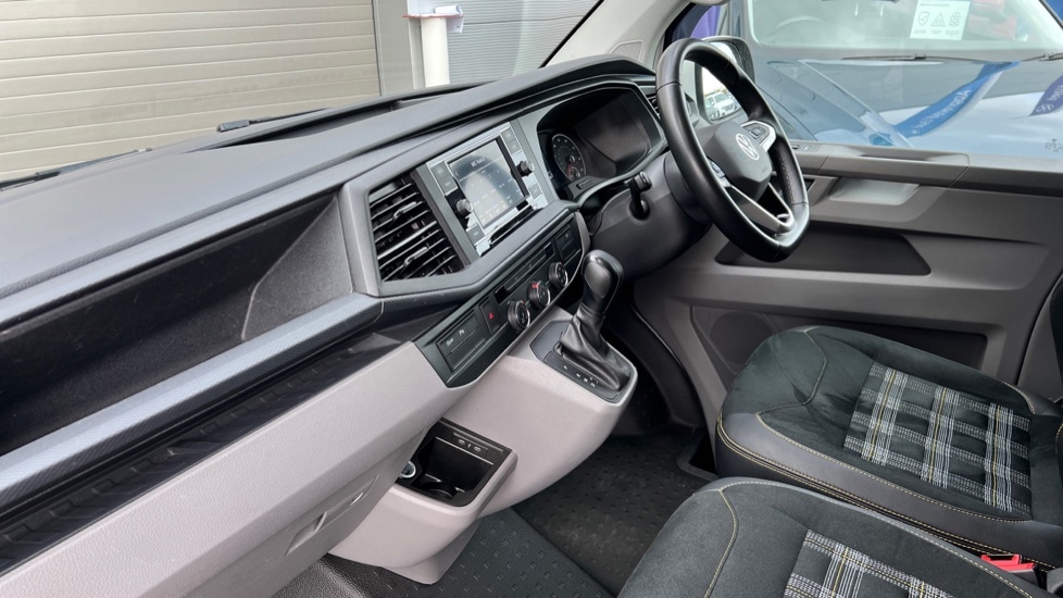 Used Volkswagen Transporter 2024 for sale - 76977669: Photo 2