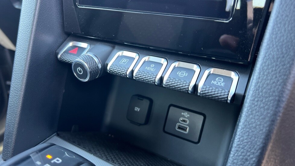 Used Volkswagen Amarok 2024 for sale - 76731455: Photo 35