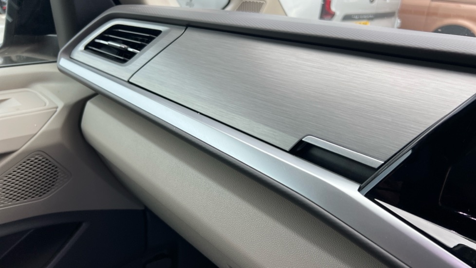 Used Volkswagen Multivan 2025 for sale - 75641123: Photo 37