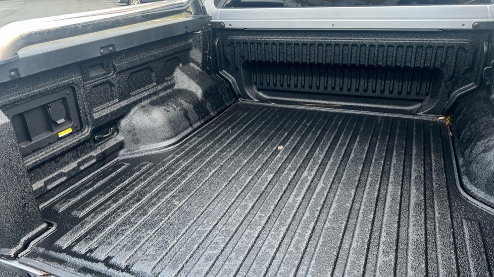 Used Volkswagen Amarok 2024 for sale - 76937525: Photo 9