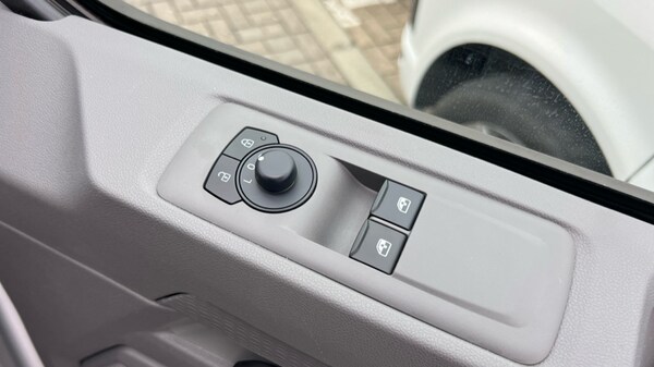 Used Volkswagen Transporter 2025 for sale - 75641143: Photo 38