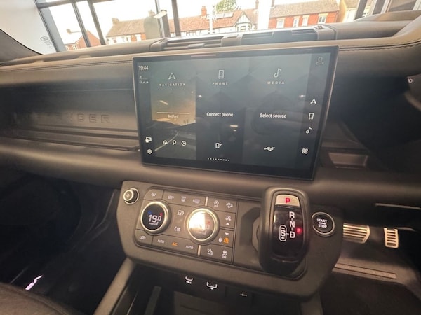 Used Land Rover Defender 2022 for sale - 75495233: Photo 34