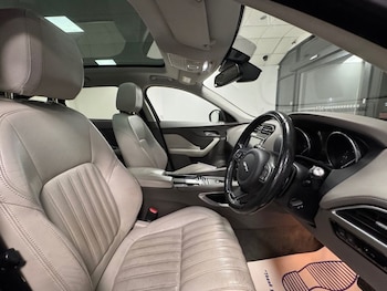 Used Jaguar F-Pace 2016 for sale - 76487045: Photo