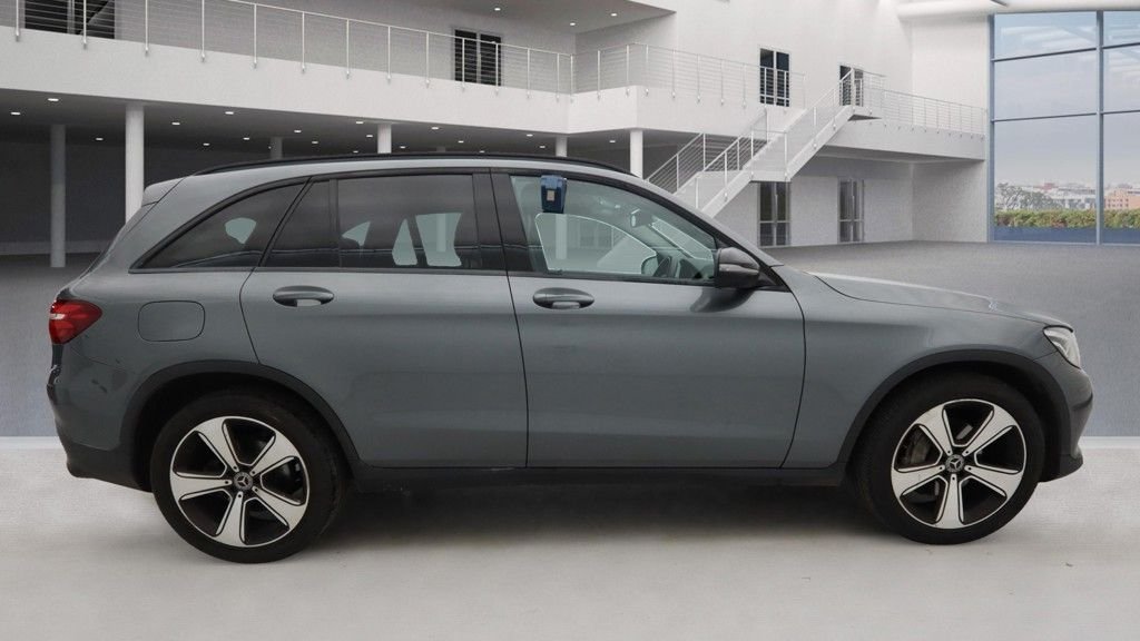 Used Mercedes-Benz GLC 2018 for sale - 76923779: Photo 2