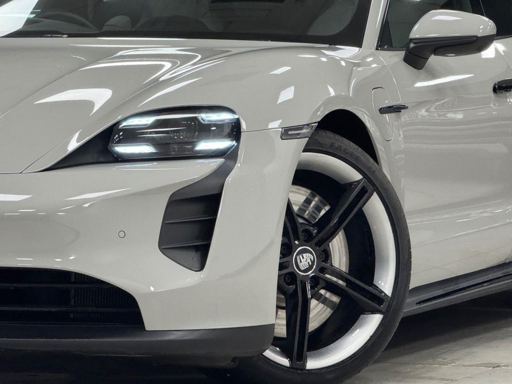 Used Porsche Taycan 2023 for sale - 77655492: Photo 15