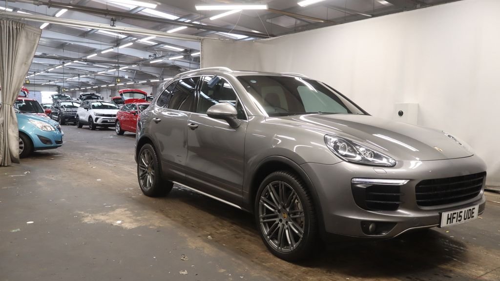 Used Porsche Cayenne 2015 for sale - 76582747: Photo 2