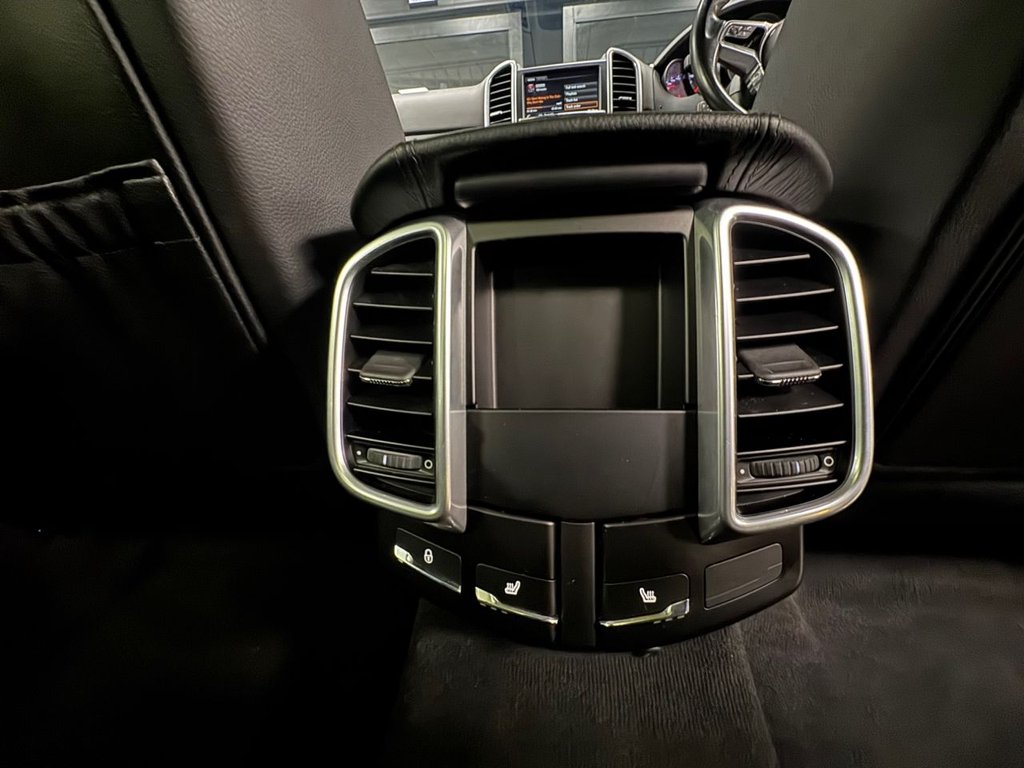 Used Porsche Cayenne 2015 for sale - 76582747: Photo 37