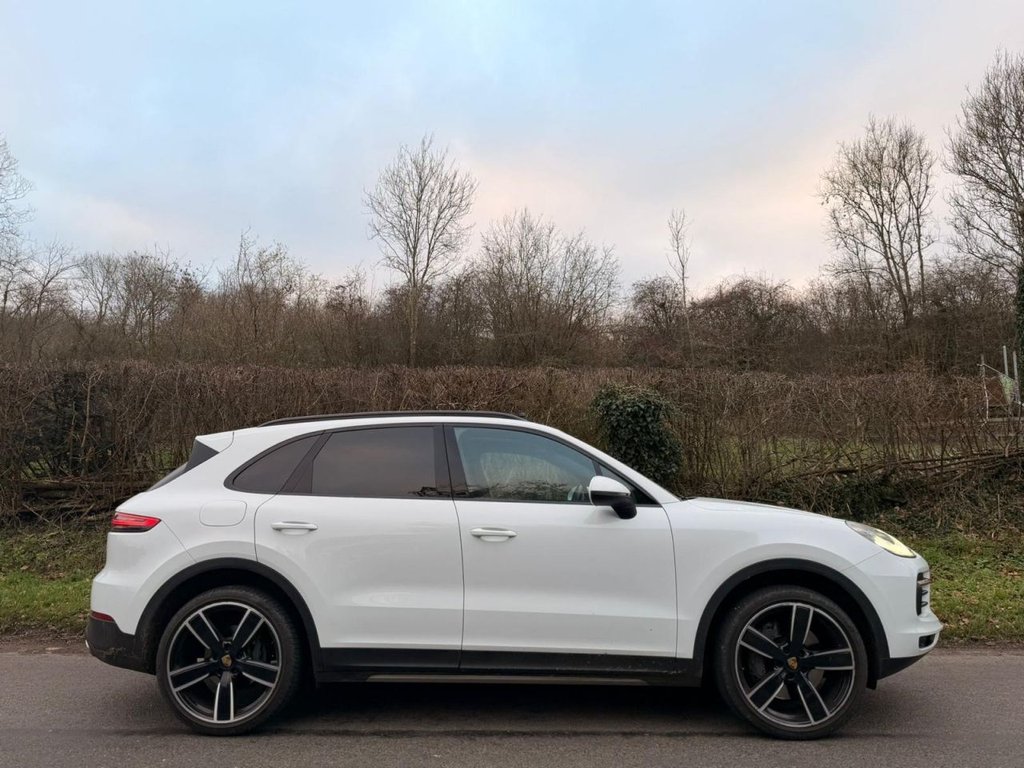 Used Porsche Cayenne 2022 for sale - 77053622: Photo 2