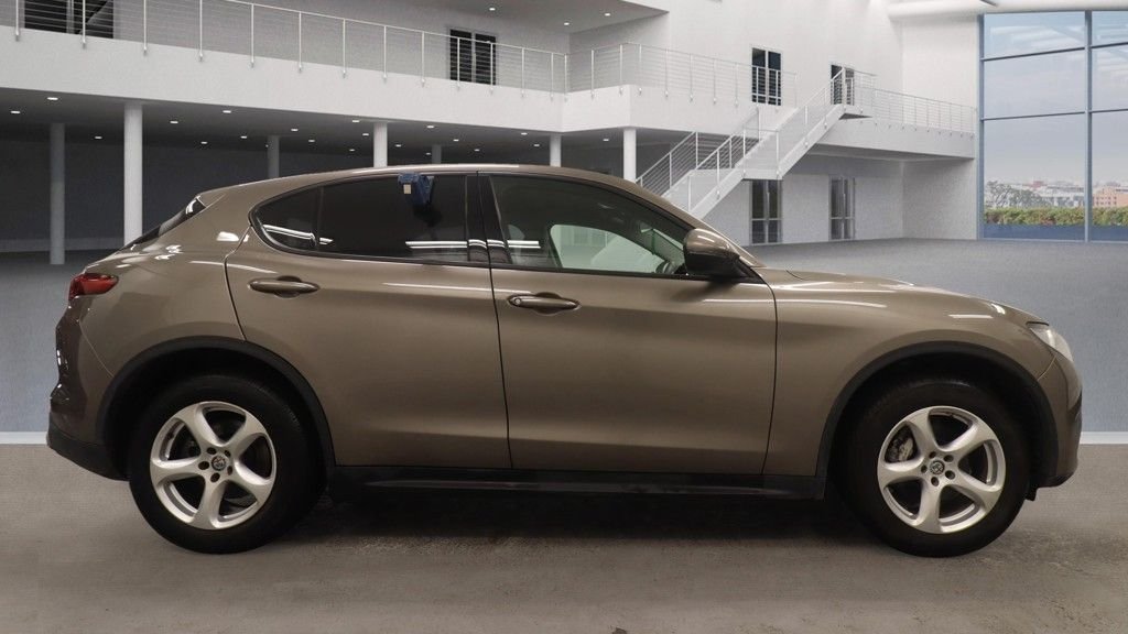 Used Alfa Romeo Stelvio 2018 for sale - 77048747: Photo 11