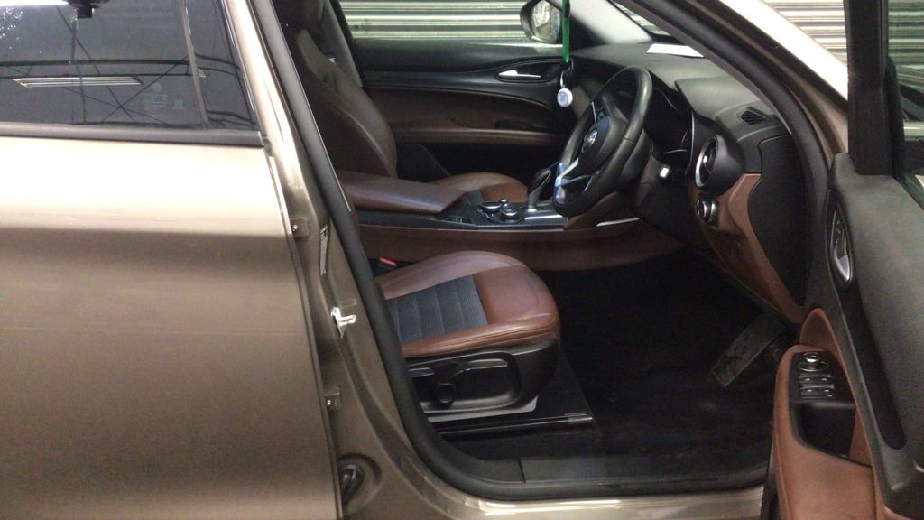 Used Alfa Romeo Stelvio 2018 for sale - 77048747: Photo 3