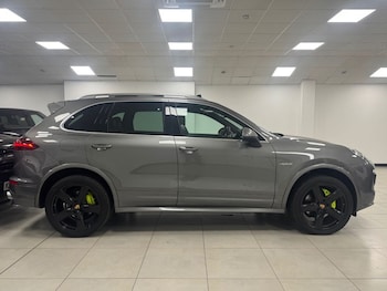 Used Porsche Cayenne 2016 for sale - 76389876: Photo