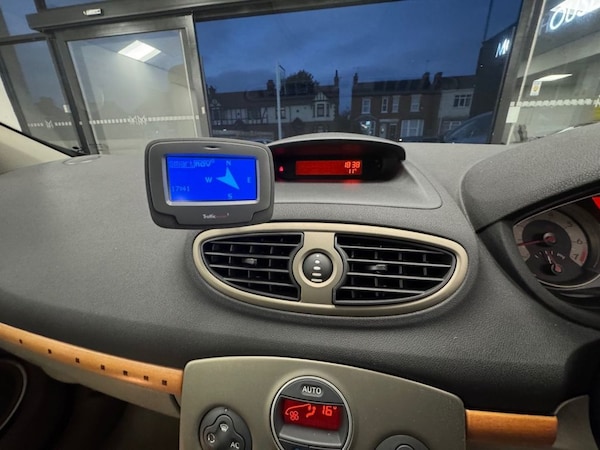 Used Renault Clio 2006 for sale - 76248534: Photo 24