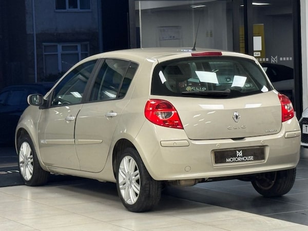 Used Renault Clio 2006 for sale - 76248534: Photo 2